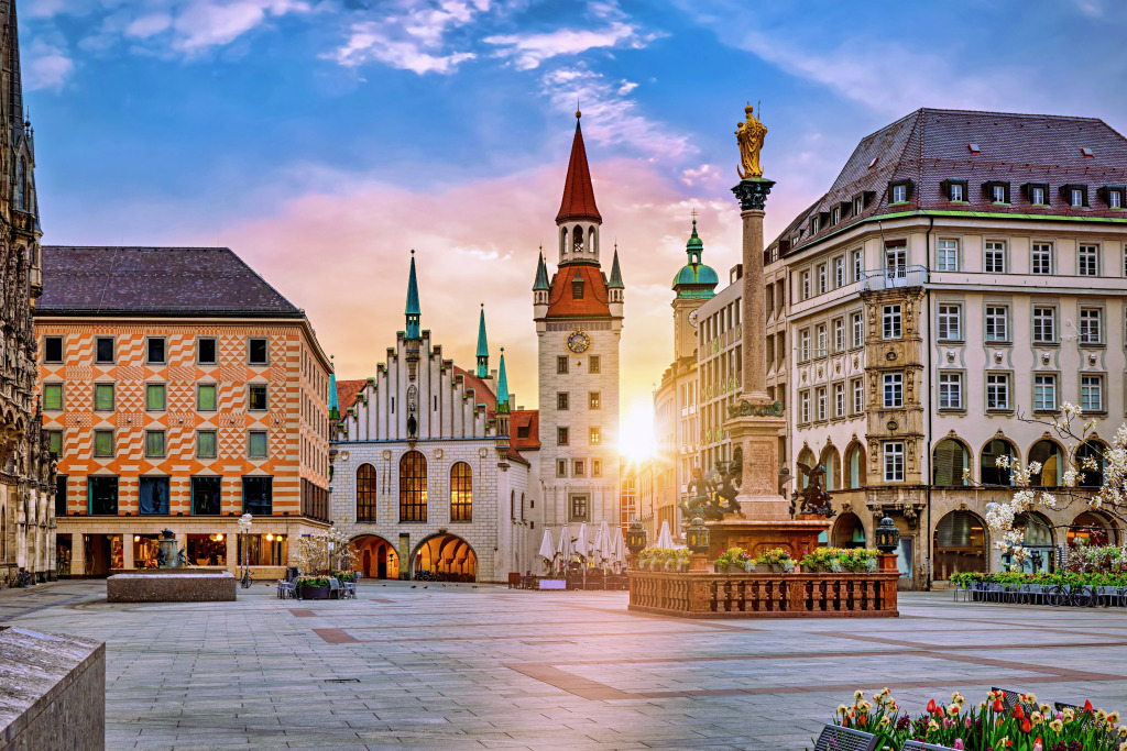 The Old Town of Munich, Germany, With Town Hall At the Marienplatz Square During A Sunrise Without People jigsaw puzzle in Paysages urbains puzzles on TheJigsawPuzzles.com