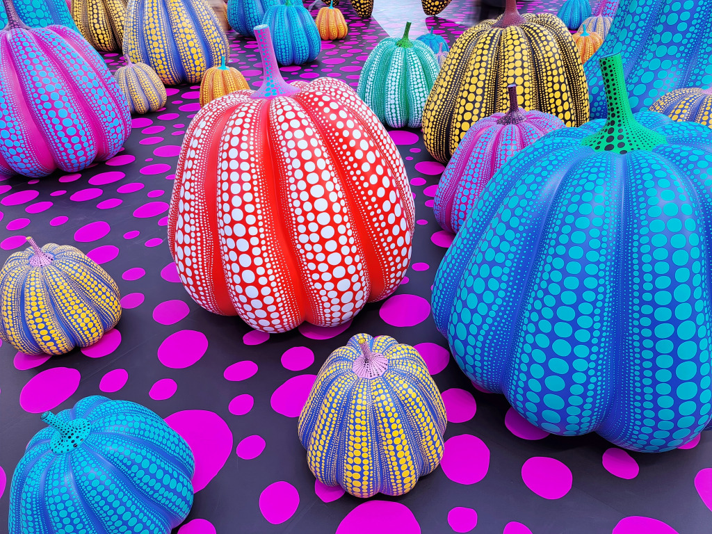 Exposition de citrouilles dansantes de Yayoi Kusama, Bangkok jigsaw puzzle in Puzzle du jour puzzles on TheJigsawPuzzles.com