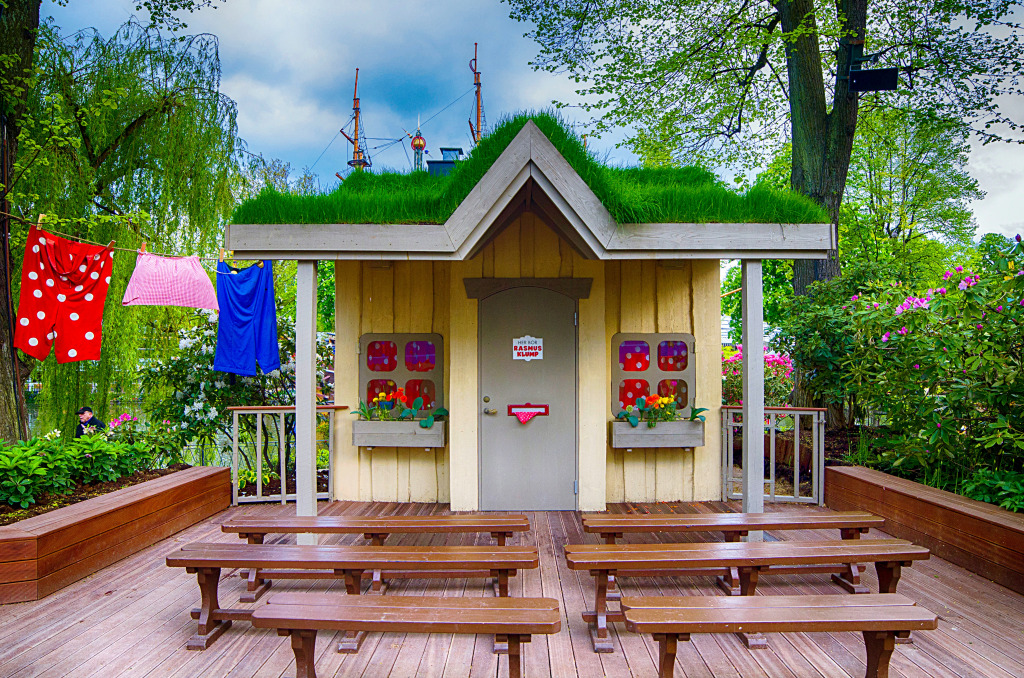 Tivoli Amusement Park, Copenhagen, Denmark jigsaw puzzle in Puzzle of the Day puzzles on TheJigsawPuzzles.com