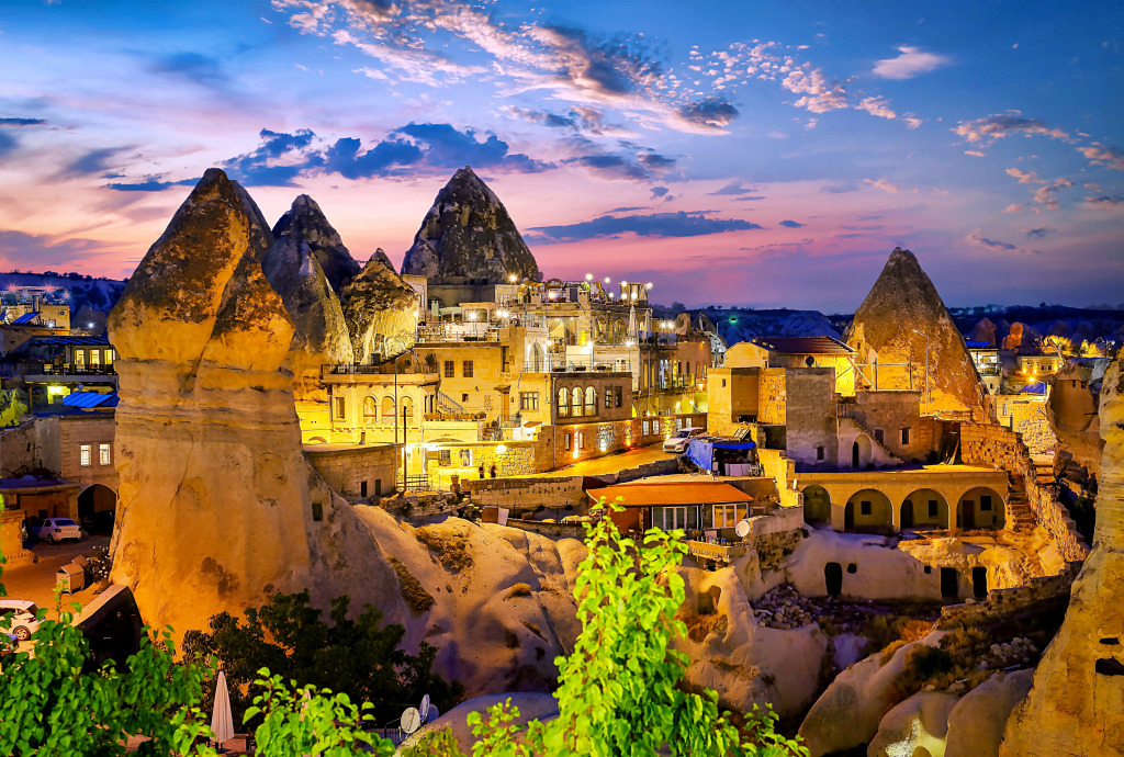 Goreme Town at Sunset à Cappadoce, Turquie jigsaw puzzle in Magnifiques vues puzzles on TheJigsawPuzzles.com