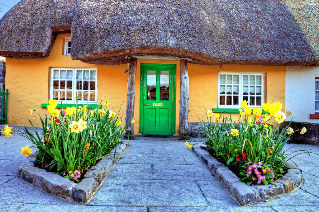 Cottage traditionnel irlandais à Adare, Irlande jigsaw puzzle in Paysages urbains puzzles on TheJigsawPuzzles.com