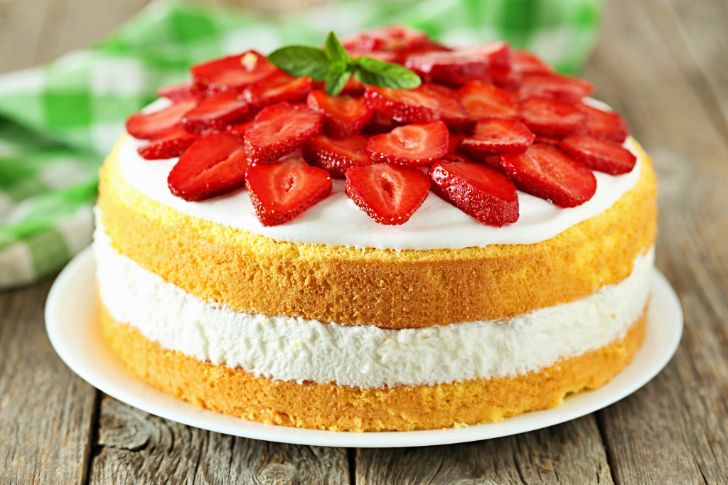 Gâteau aux fraises sucré jigsaw puzzle in Nourriture et boulangerie puzzles on TheJigsawPuzzles.com