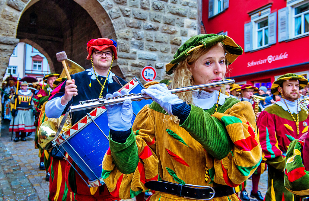 Participants au Carnaval de Rottweil, Allemagne jigsaw puzzle in Personnes puzzles on TheJigsawPuzzles.com