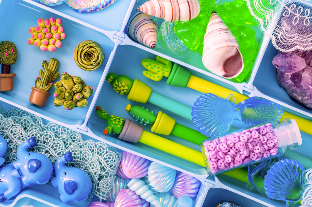 Organizador com Bugigangas Arranjadas por Cor jigsaw puzzle in Zoom puzzles on TheJigsawPuzzles.com