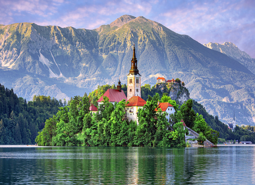 Восход солнца над озером Блед, Словения jigsaw puzzle in Красивые пейзажи puzzles on TheJigsawPuzzles.com