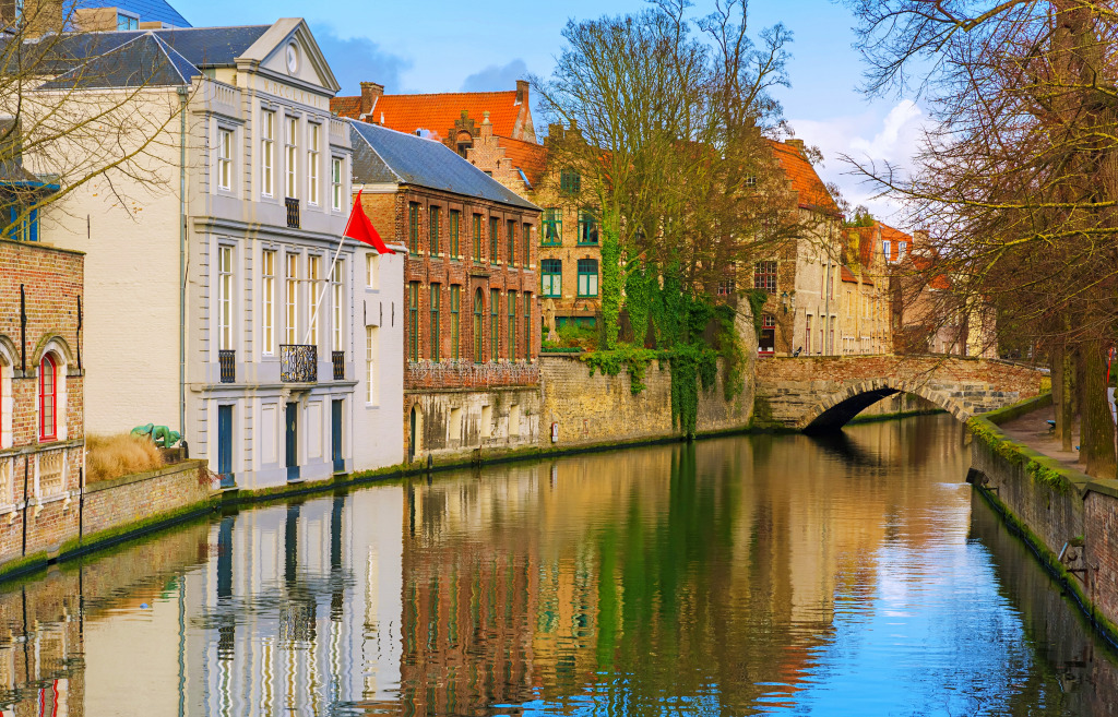 Le pittoresque canal vert à Bruges, Belgique jigsaw puzzle in Ponts puzzles on TheJigsawPuzzles.com