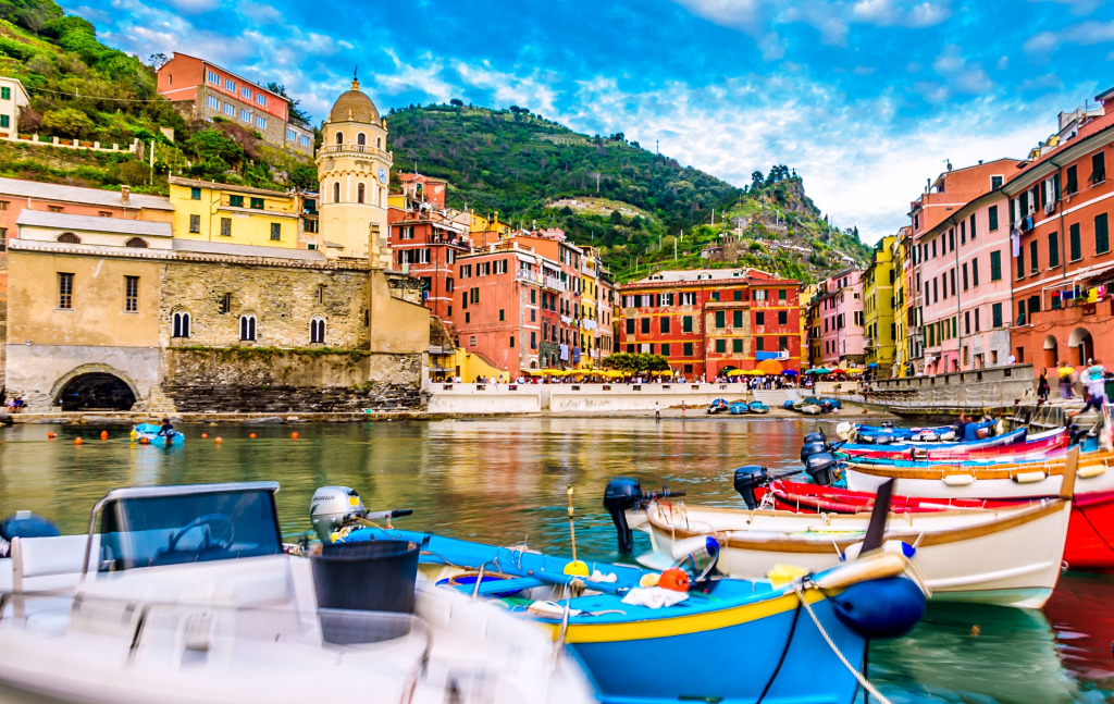 Vista de Vernazza, Cinque Terre, Itália jigsaw puzzle in Quebra-Cabeça do Dia puzzles on TheJigsawPuzzles.com