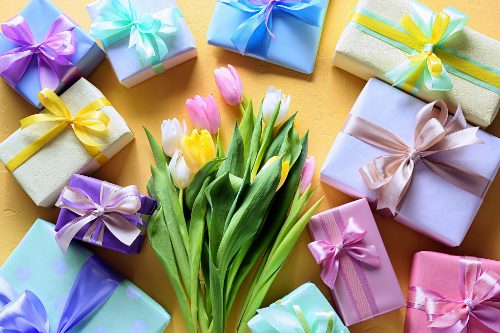 Zusammensetzung von Tulpen und Geschenkboxen jigsaw puzzle in Puzzle des Tages puzzles on TheJigsawPuzzles.com