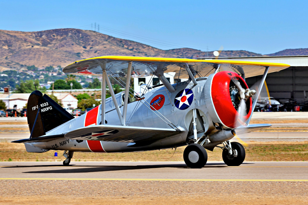 Бипланный истребитель Grumman F3F-2 1938 года, Эль-Кахон, Калифорния jigsaw puzzle in Авиация puzzles on TheJigsawPuzzles.com
