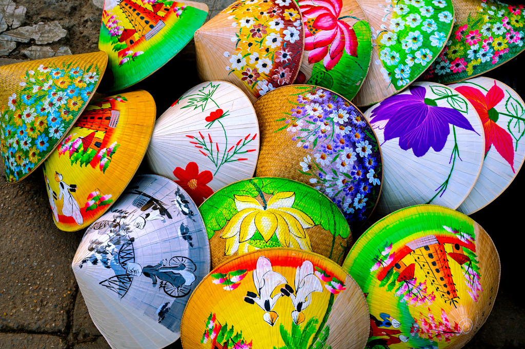 Chapéus Cônicos Feitos à Mão em Hanói, Vietnã jigsaw puzzle in Artesanato puzzles on TheJigsawPuzzles.com