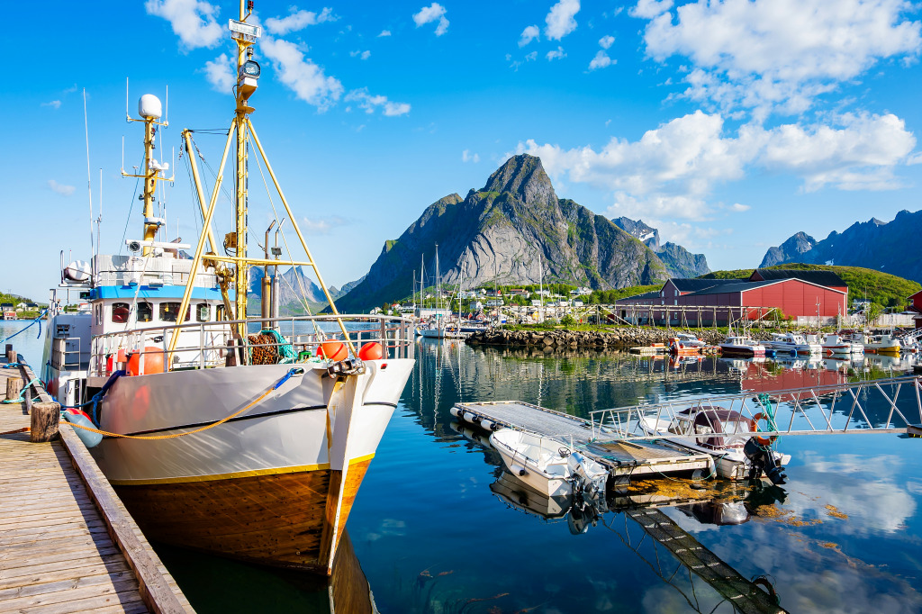 Hafen von Reine auf der Insel Moskenesøya, Norwegen jigsaw puzzle in Großartige Landschaften puzzles on TheJigsawPuzzles.com