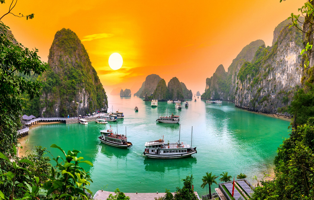 Pôr do Sol Hipnotizante na Baía de Halong, Vietnã jigsaw puzzle in Lugares Maravilhosos puzzles on TheJigsawPuzzles.com