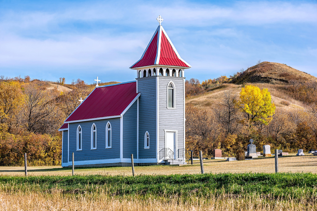 Petite église dans la vallée près de Craven, Canada jigsaw puzzle in Magnifiques vues puzzles on TheJigsawPuzzles.com