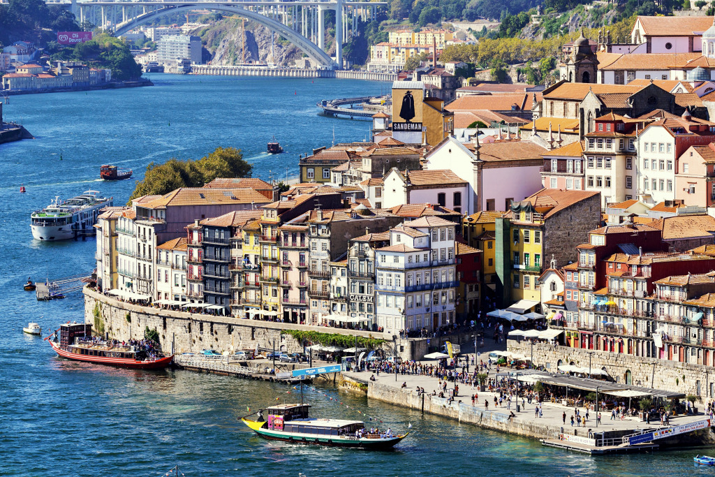 Vista do Bairro da Ribeira, no Porto, Portugal jigsaw puzzle in Paisagens de Rua puzzles on TheJigsawPuzzles.com