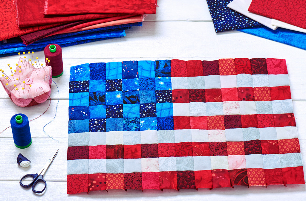 Лоскутное одеяние флага США jigsaw puzzle in Рукоделие puzzles on TheJigsawPuzzles.com