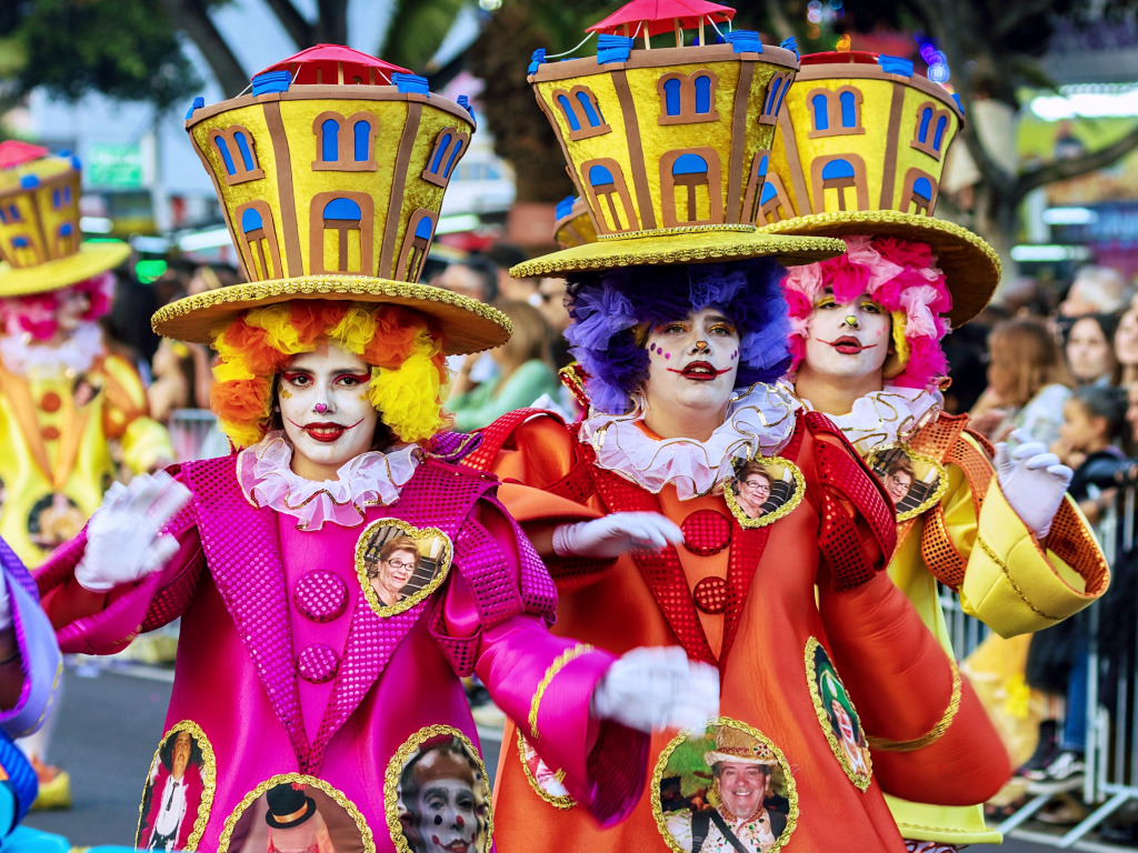 Desfile do Coso, Santa Cruz de Tenerife, Espanha jigsaw puzzle in Pessoas puzzles on TheJigsawPuzzles.com