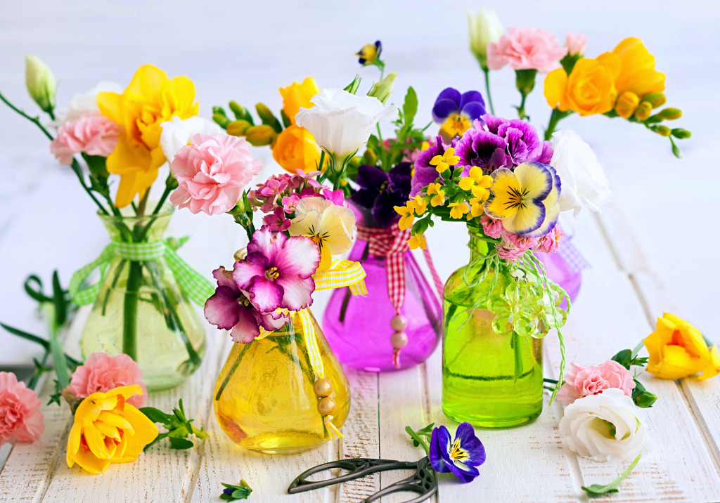 Wunderschöne frische Blumen in Glasflaschen jigsaw puzzle in Blumen puzzles on TheJigsawPuzzles.com
