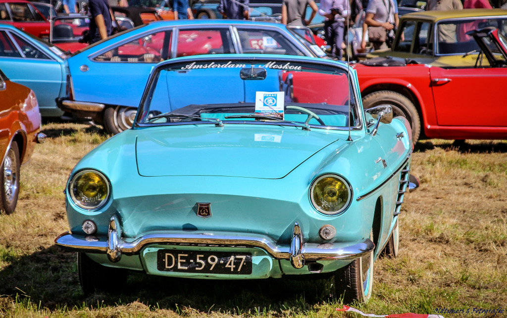 Renault Floride 1960 года jigsaw puzzle in Автомобили и Мотоциклы puzzles on TheJigsawPuzzles.com