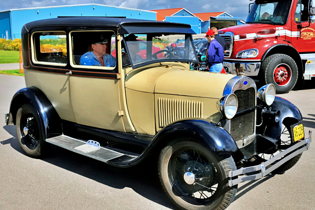 Ford Modèle A de 1928, Caledon, Ontario, Canada jigsaw puzzle in Voitures et Motos puzzles on TheJigsawPuzzles.com