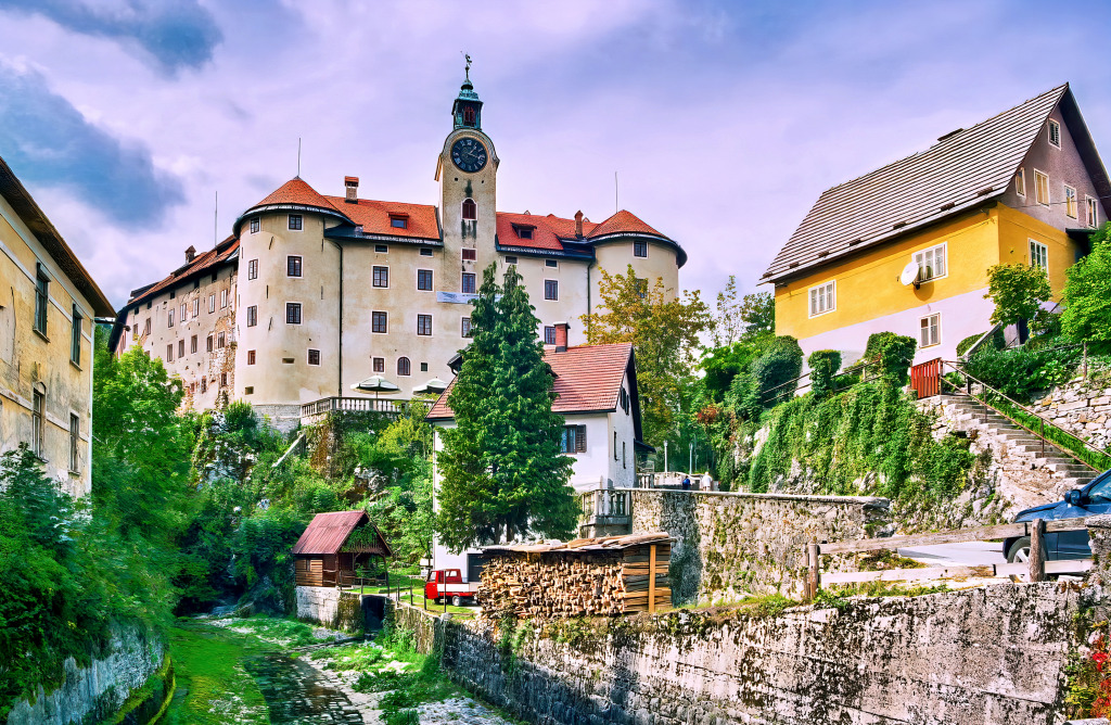Вид на замок Геверкенегг, Идрия, Словения jigsaw puzzle in Замки puzzles on TheJigsawPuzzles.com