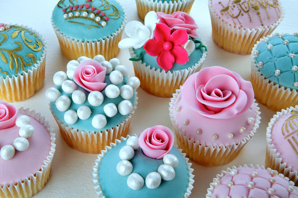 Luxurious Decorated Cupcakes jigsaw puzzle in Food & Bakery puzzles on TheJigsawPuzzles.com
