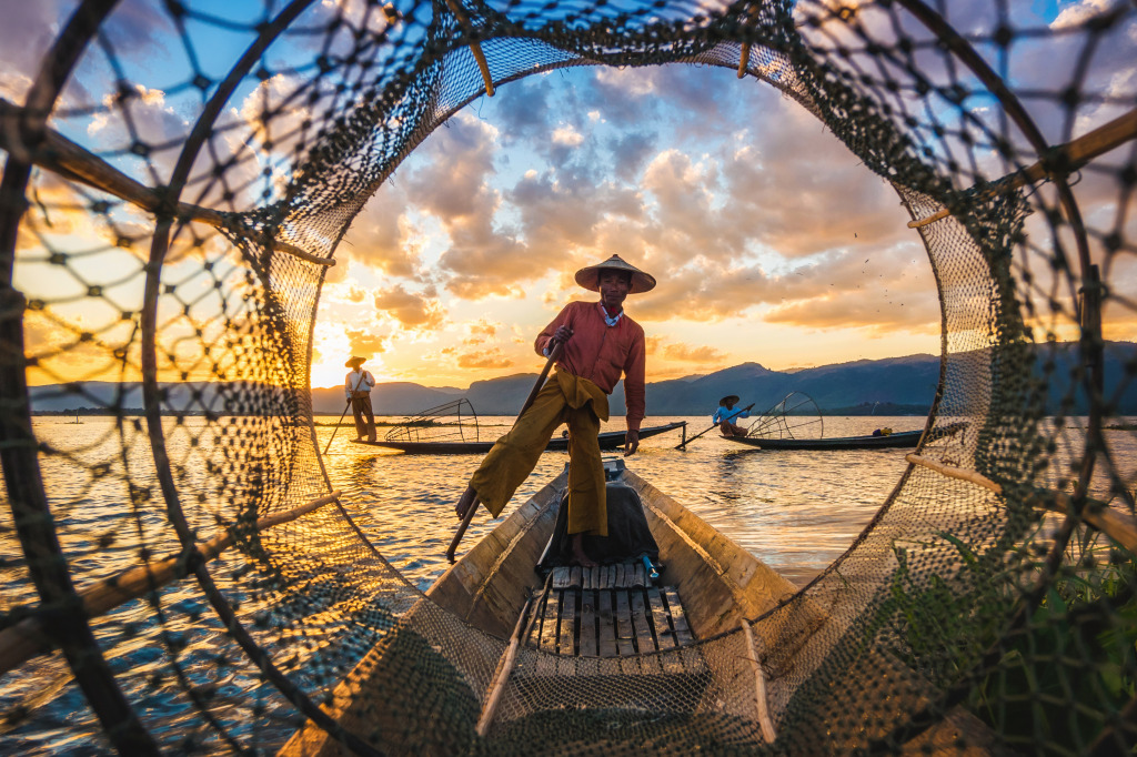 Intha Fishermen on Inle Lake at Sunset, Myanmar jigsaw puzzle in People puzzles on TheJigsawPuzzles.com