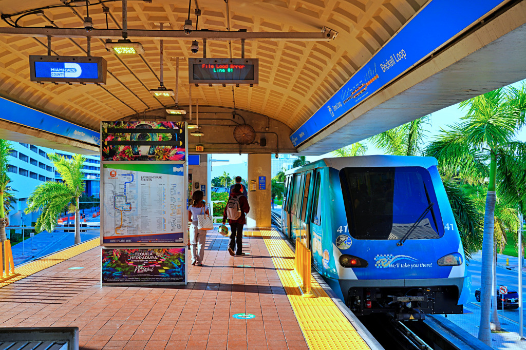 Metromover Train Station in Miami, FL, USA jigsaw puzzle in Puzzle of the Day puzzles on TheJigsawPuzzles.com