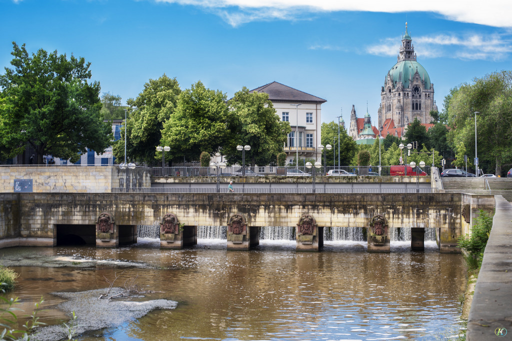 Historic Friederiken Bridge in Hanover, Germany jigsaw puzzle in Waterfalls puzzles on TheJigsawPuzzles.com