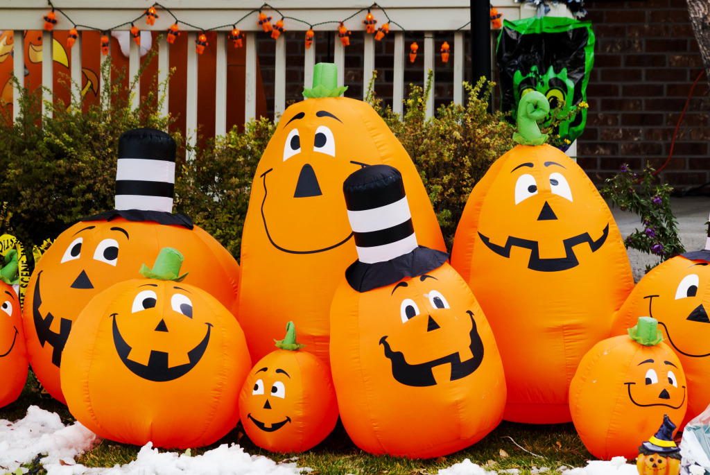 Decorações de Halloween no Quintal jigsaw puzzle in Dia das Bruxas puzzles on TheJigsawPuzzles.com