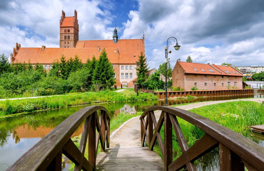Wooden Pedestrian Bridge in Dobre Miasto, Poland jigsaw puzzle in Bridges puzzles on TheJigsawPuzzles.com