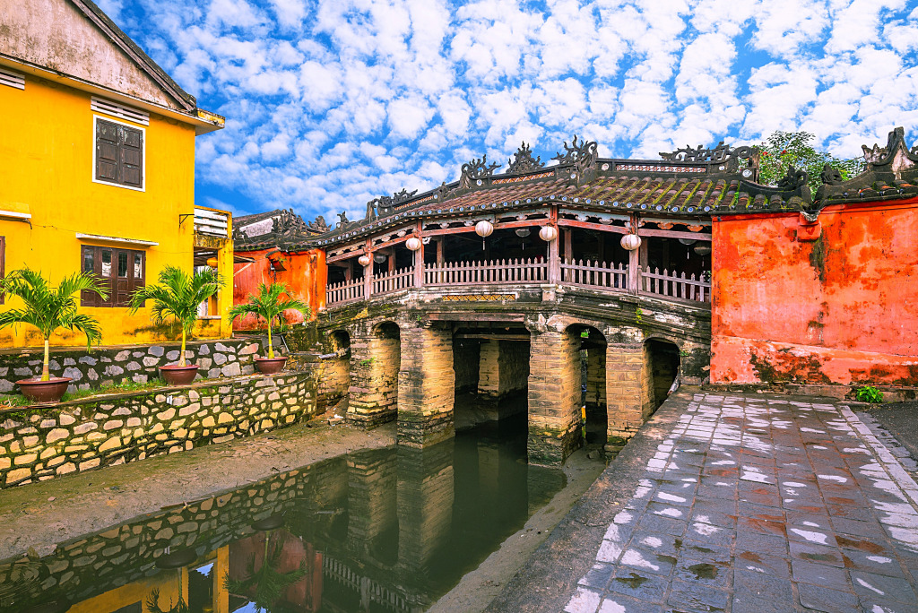 Pont couvert japonais à Hoi An, Vietnam jigsaw puzzle in Ponts puzzles on TheJigsawPuzzles.com