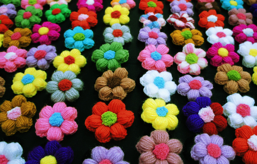 Presilhas de cabelo florais feitas à mão jigsaw puzzle in Flores puzzles on TheJigsawPuzzles.com