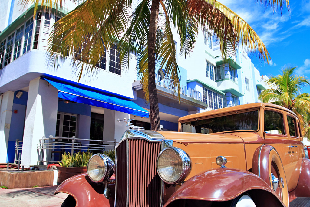 1932 Packard Classic Sedan in South Beach, Miami jigsaw puzzle in Cars & Bikes puzzles on TheJigsawPuzzles.com