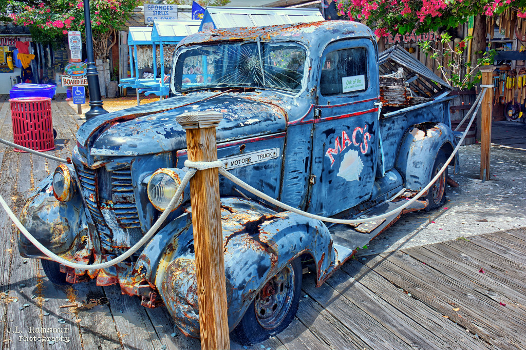 Caminhonete Vintage Azul, Key West, FL, EUA jigsaw puzzle in Carros & Motos puzzles on TheJigsawPuzzles.com
