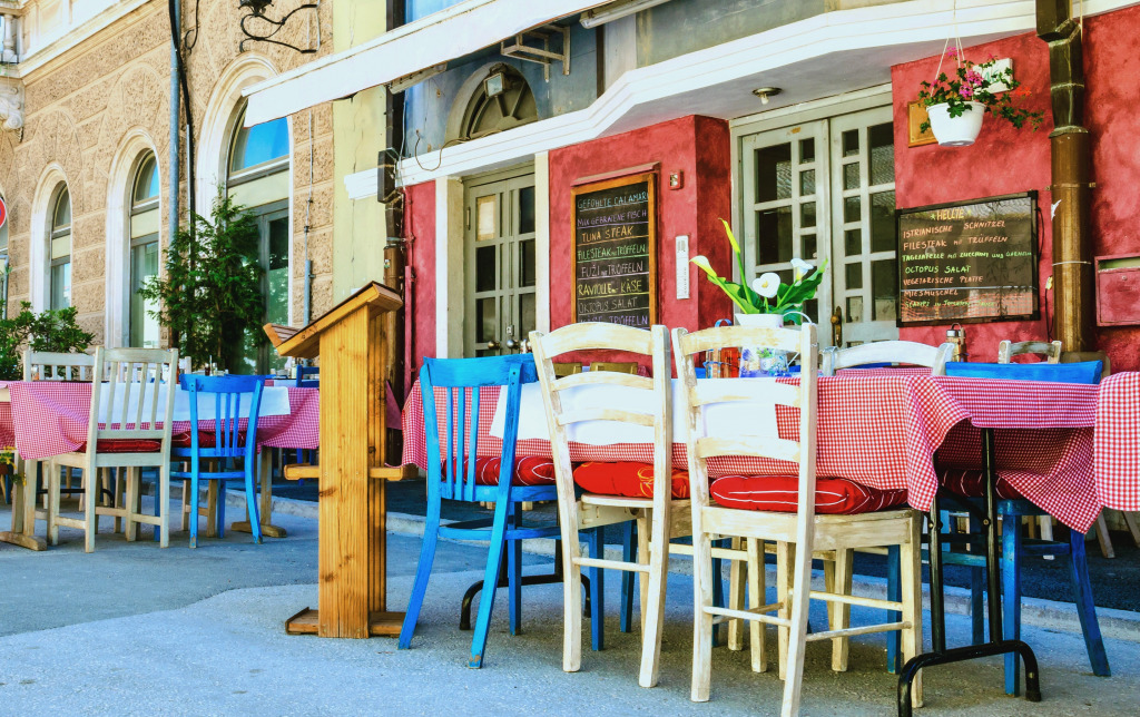 Straßencafé in der Altstadt von Rovinj, Kroatien jigsaw puzzle in Essen & Trinken puzzles on TheJigsawPuzzles.com