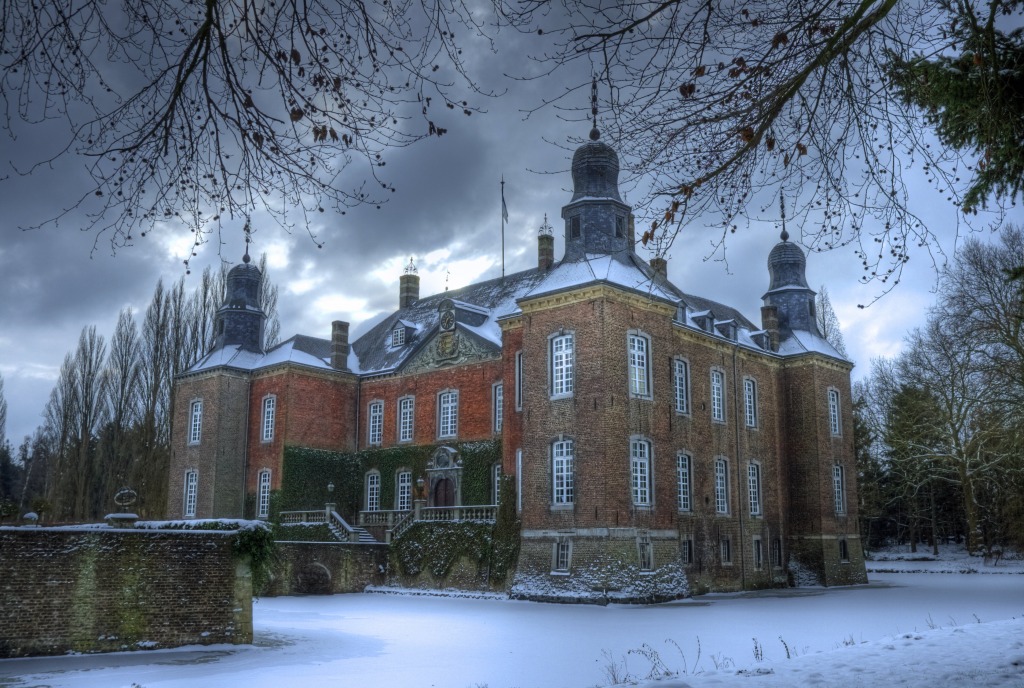 Kasteel Hillenraad, Netherlands jigsaw puzzle in Castles puzzles on TheJigsawPuzzles.com
