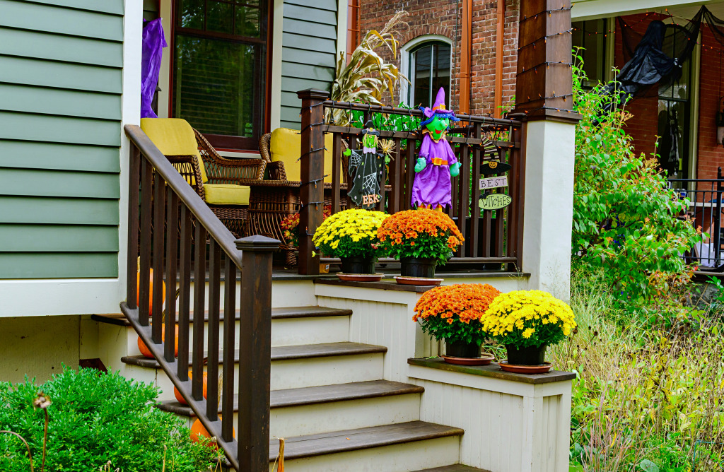 Decorated Porch for Halloween in Lambertville, NJ jigsaw puzzle in Street View puzzles on TheJigsawPuzzles.com