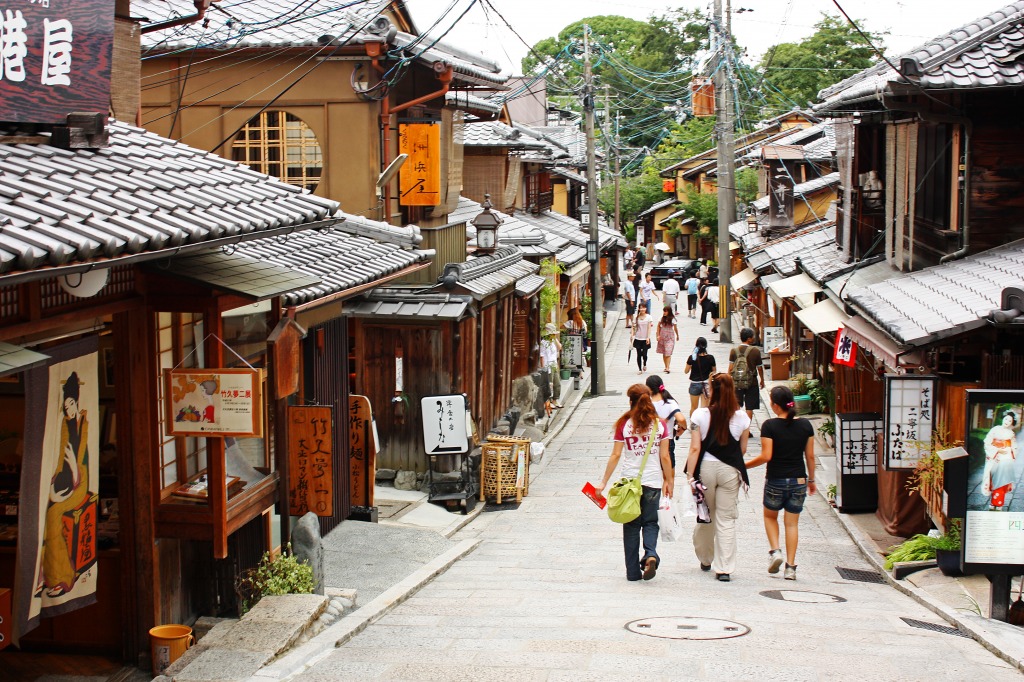 Rue Sannenzaka, Kyoto jigsaw puzzle in Personnes puzzles on TheJigsawPuzzles.com
