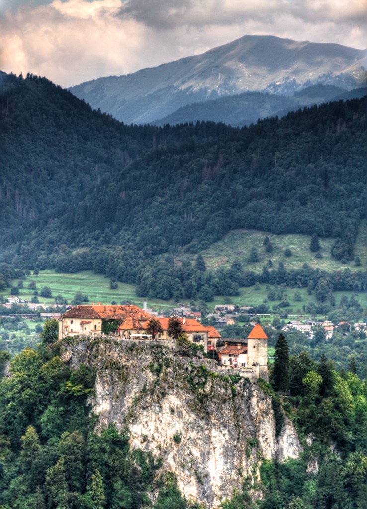Burg von Bled, Slowenien jigsaw puzzle in Schlösser puzzles on TheJigsawPuzzles.com