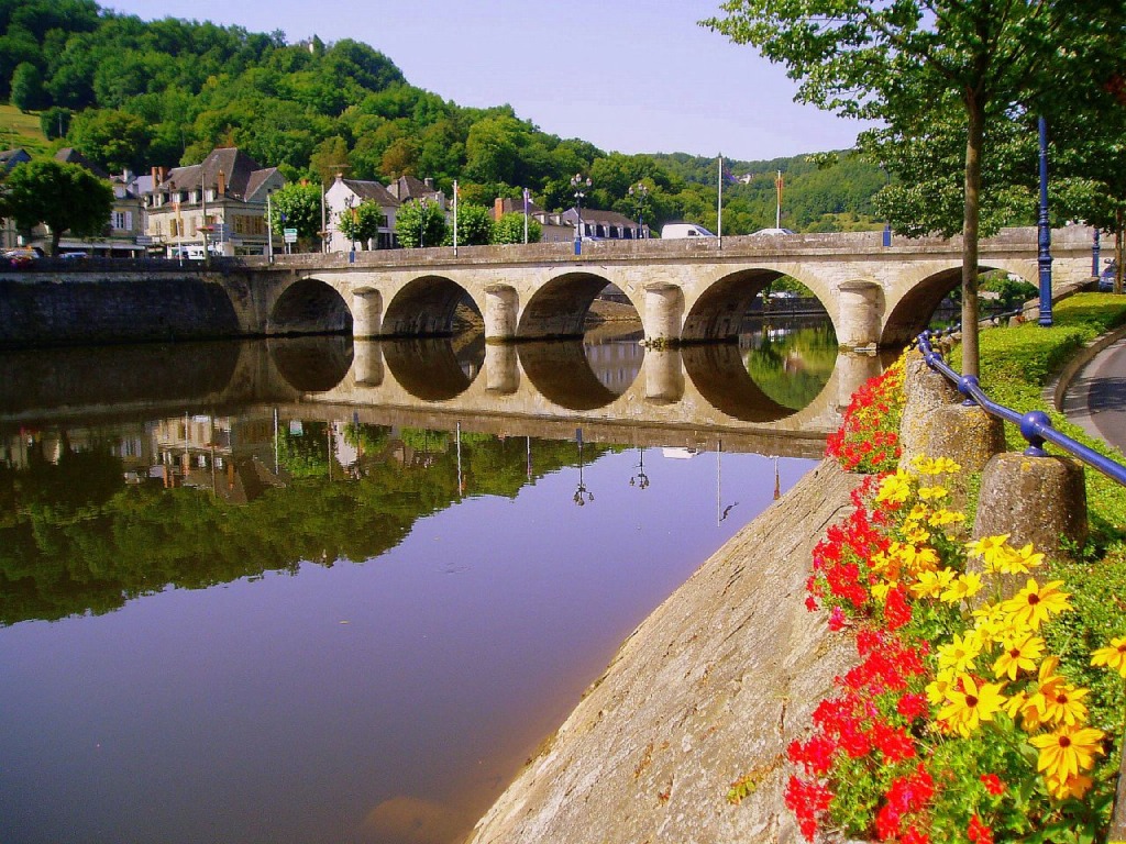 Terrasson, France jigsaw puzzle in Ponts puzzles on TheJigsawPuzzles.com