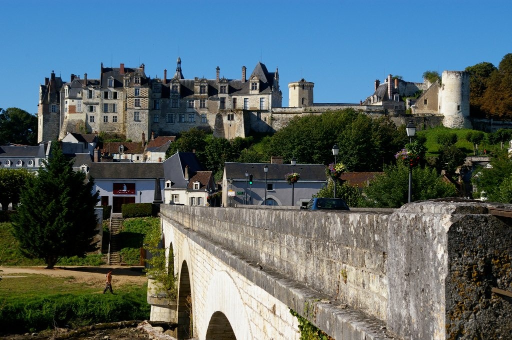 Castelo de Saint-Aignan-sur-Cher jigsaw puzzle in Pontes puzzles on TheJigsawPuzzles.com