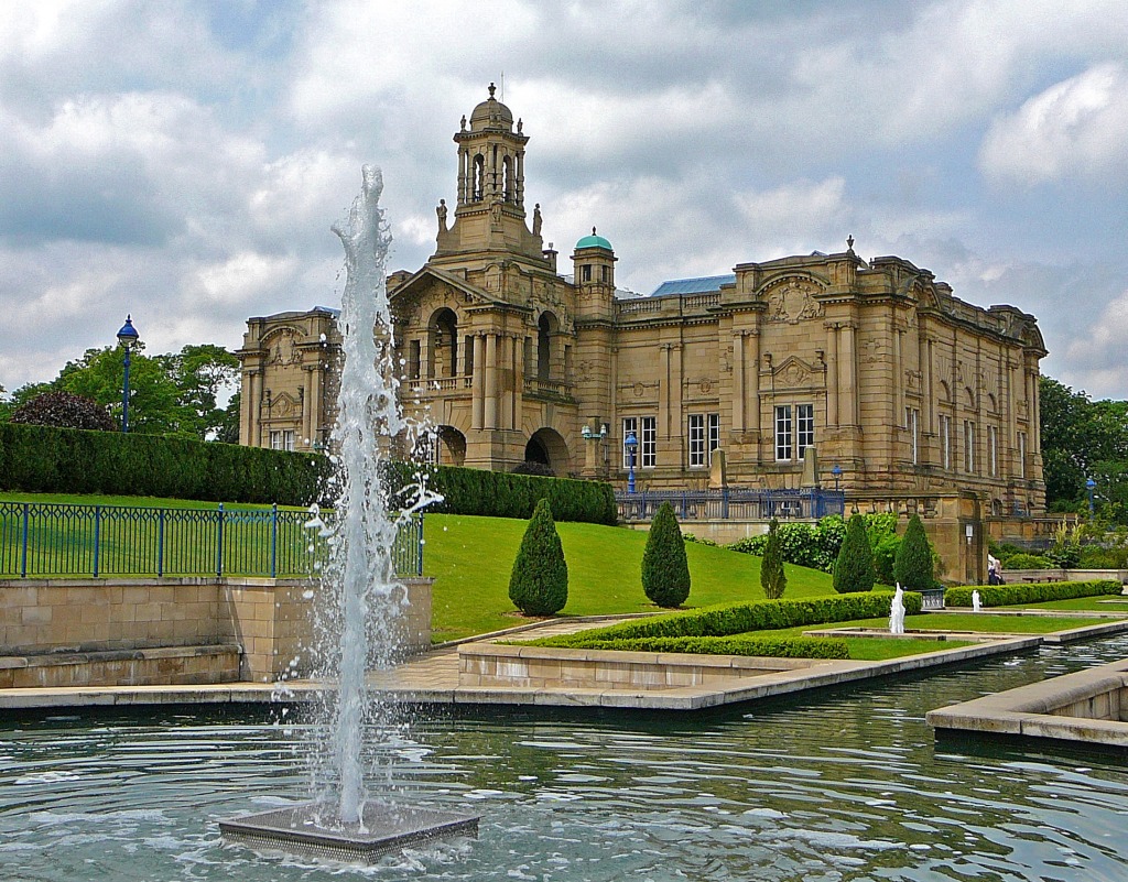 Cartwright Hall, Bradford jigsaw puzzle in Paysages urbains puzzles on TheJigsawPuzzles.com