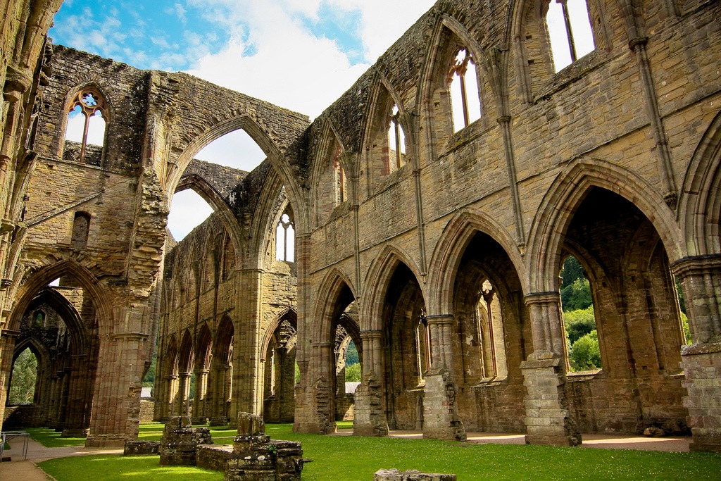 Tintern Abbey, Wales jigsaw puzzle in Castles puzzles on TheJigsawPuzzles.com