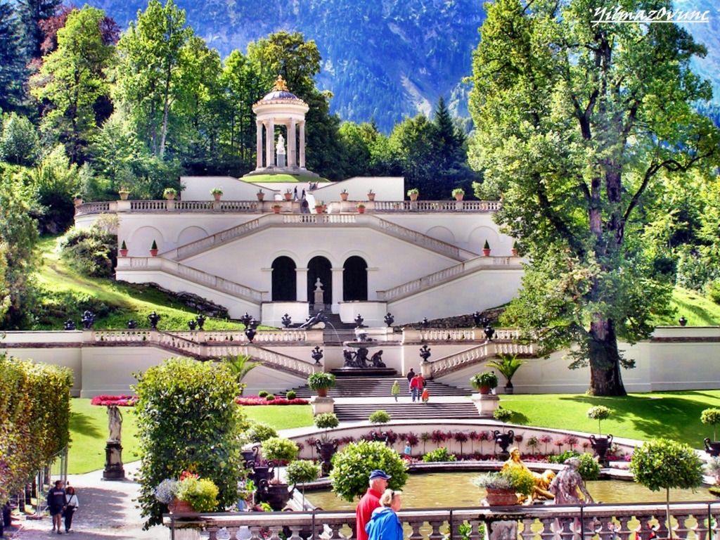 Schloss Linderhof jigsaw puzzle in Puzzle of the Day puzzles on TheJigsawPuzzles.com