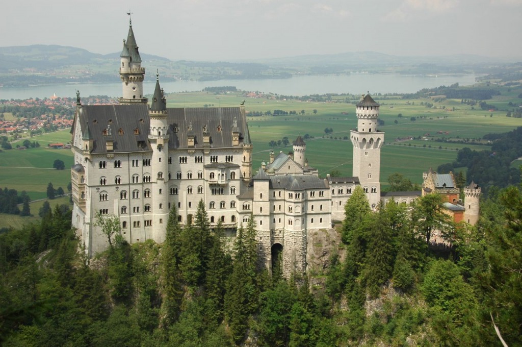 Newschwanstein Castle jigsaw puzzle in Castles puzzles on TheJigsawPuzzles.com