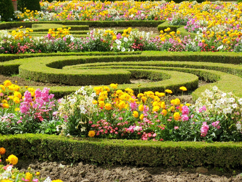 Gardens at Versailles jigsaw puzzle in Flowers puzzles on TheJigsawPuzzles.com